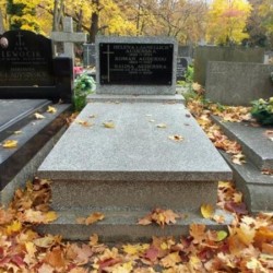 Źródło: https://cmentarze.um.warszawa.pl/pomnik.aspx?pom_id=29216 [dostęp: 25.04.2025].