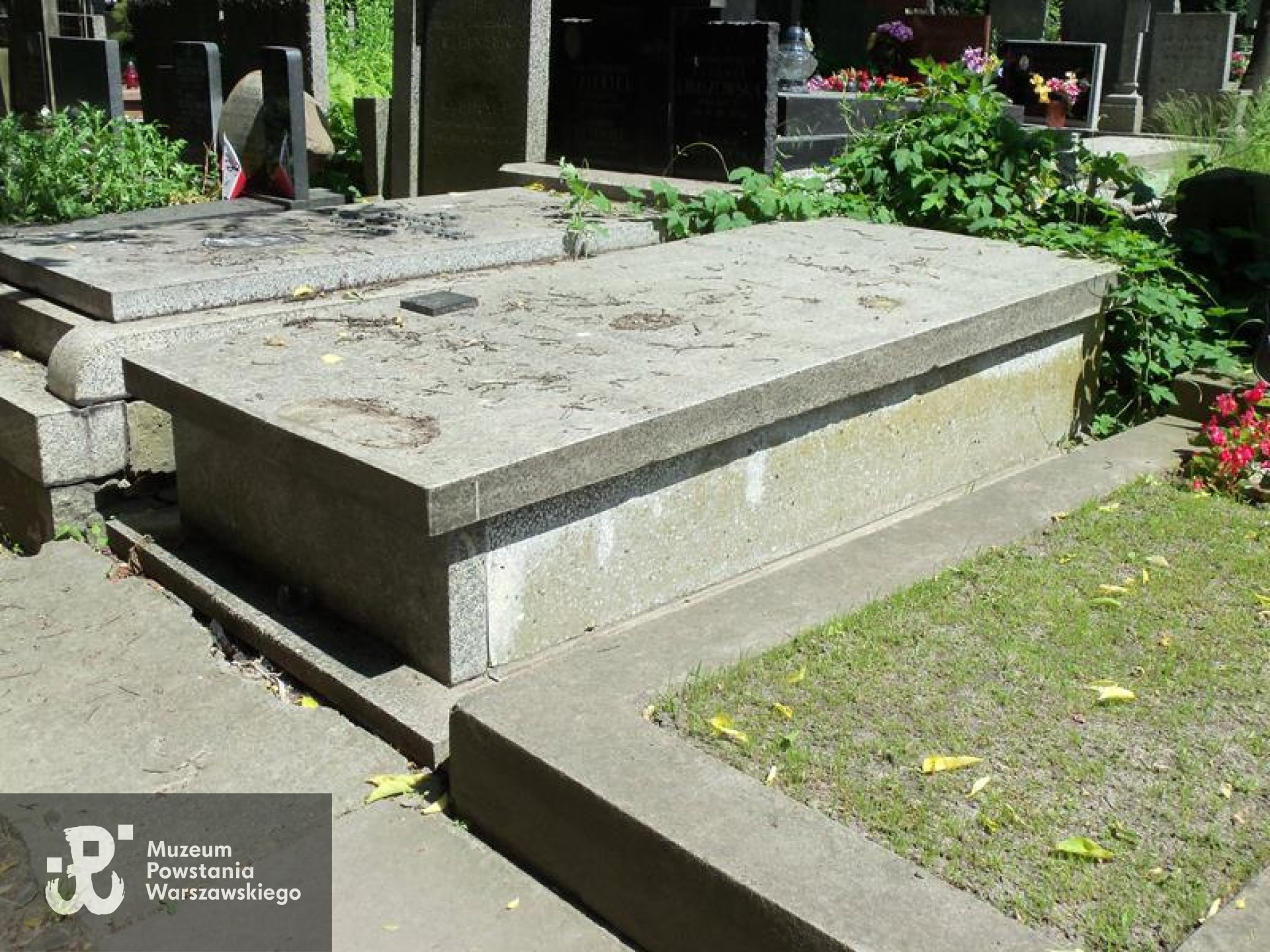 Źródło: https://cmentarze.um.warszawa.pl/pomnik.aspx?pom_id=33817 [dostęp: 03.02.2026].