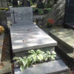 Źródło: https://cmentarze.um.warszawa.pl/pomnik.aspx?pom_id=4889 [dostęp: 15.04.2025].