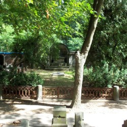 Źródło: https://cmentarze.um.warszawa.pl/pomnik.aspx?pom_id=37552 [dostęp: 16.10.2025].