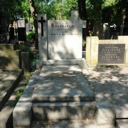 Źródło: https://cmentarze.um.warszawa.pl/pomnik.aspx?pom_id=36480 [dostęp: 12.05.2025].