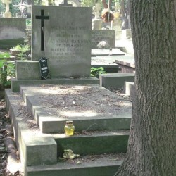 Źródło: https://cmentarze.um.warszawa.pl/pomnik.aspx?pom_id=65251 [dostęp: 21.05.2025].