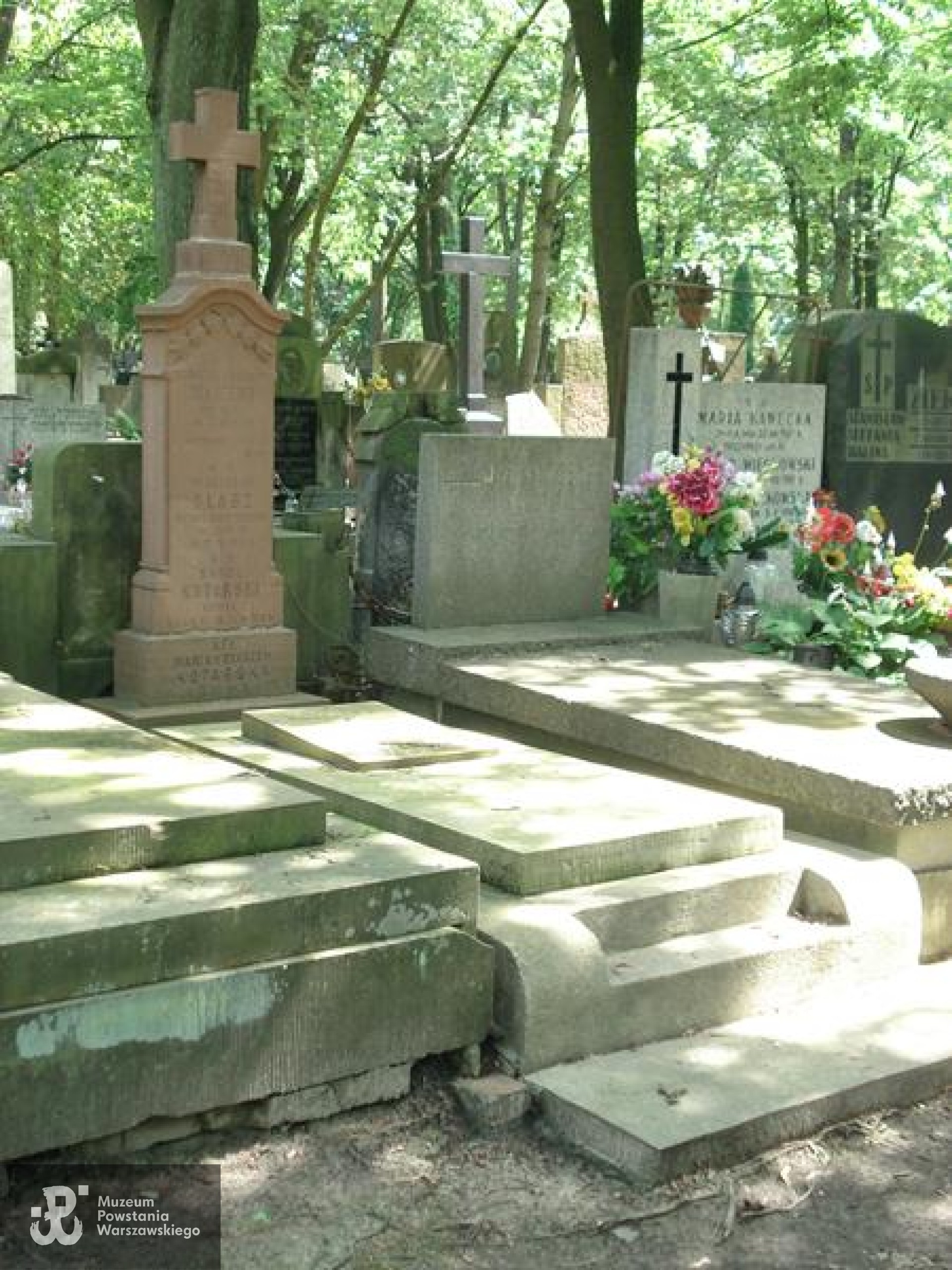 Źródło: https://cmentarze.um.warszawa.pl/pomnik.aspx?pom_id=46480 [dostęp: 9.04.2025].