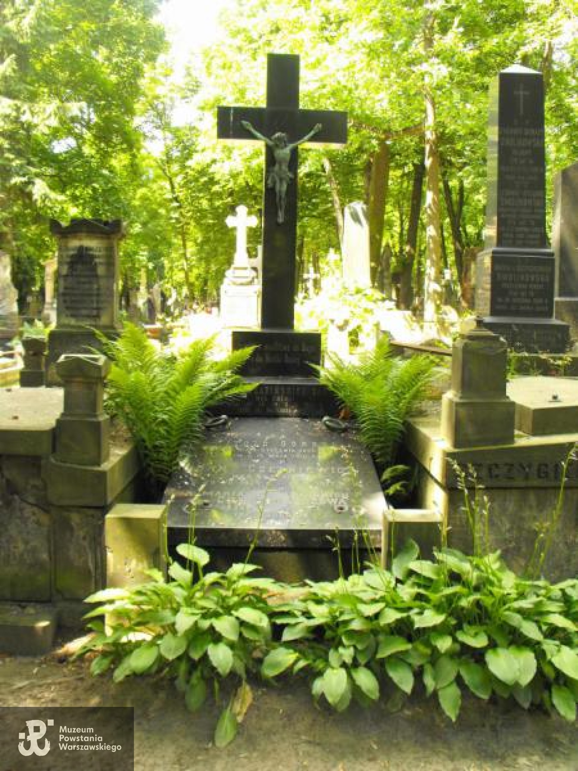 Źródło: https://cmentarze.um.warszawa.pl/pomnik.aspx?pom_id=11013 [dostęp: 22.09.2025].