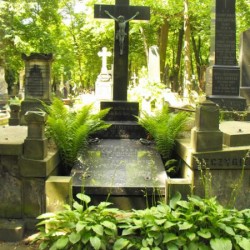 Źródło: https://cmentarze.um.warszawa.pl/pomnik.aspx?pom_id=11013 [dostęp: 22.09.2025].