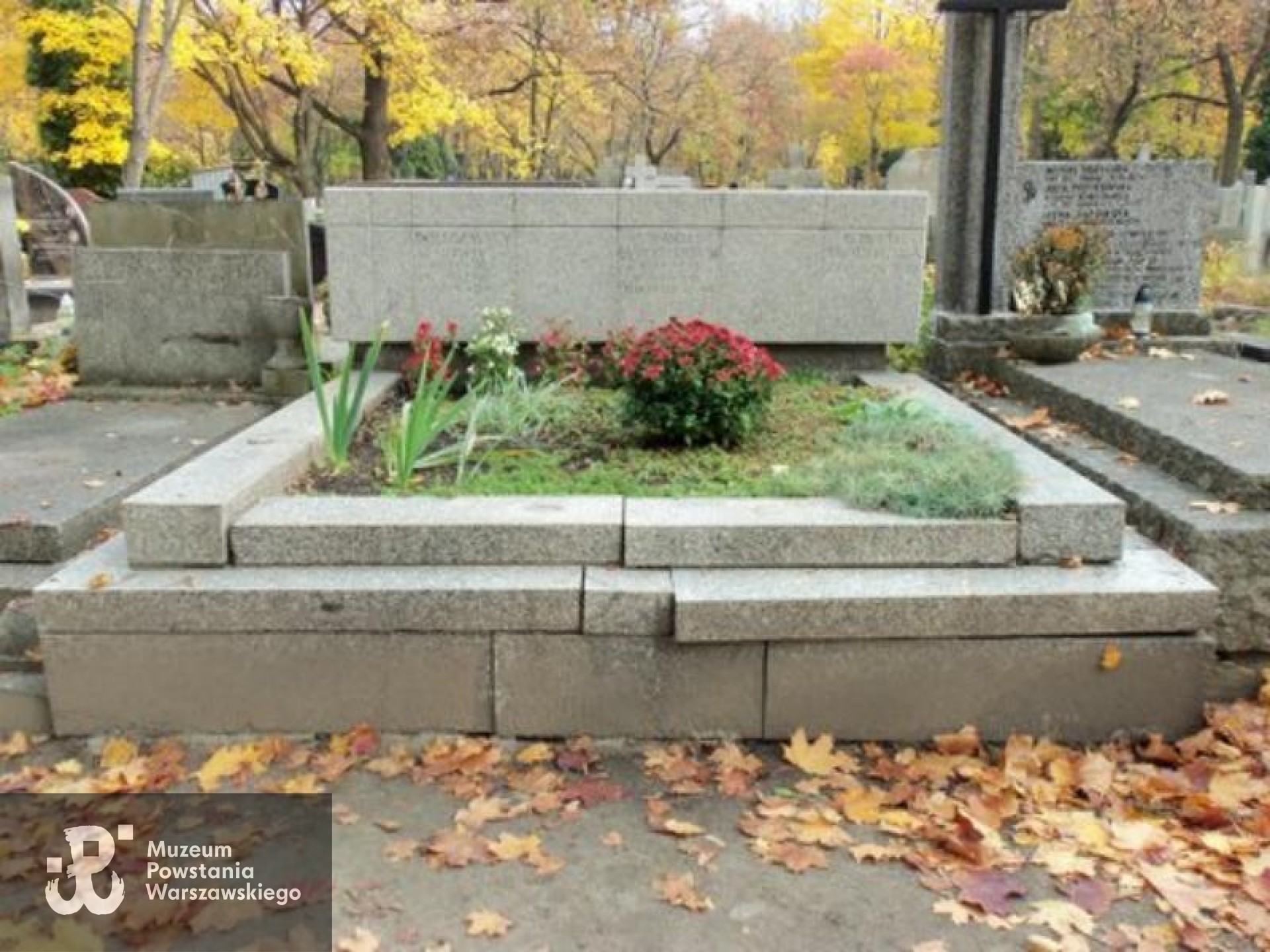 Źródło: https://cmentarze.um.warszawa.pl/pomnik.aspx?pom_id=29218 [dostęp: 15.10.2025].