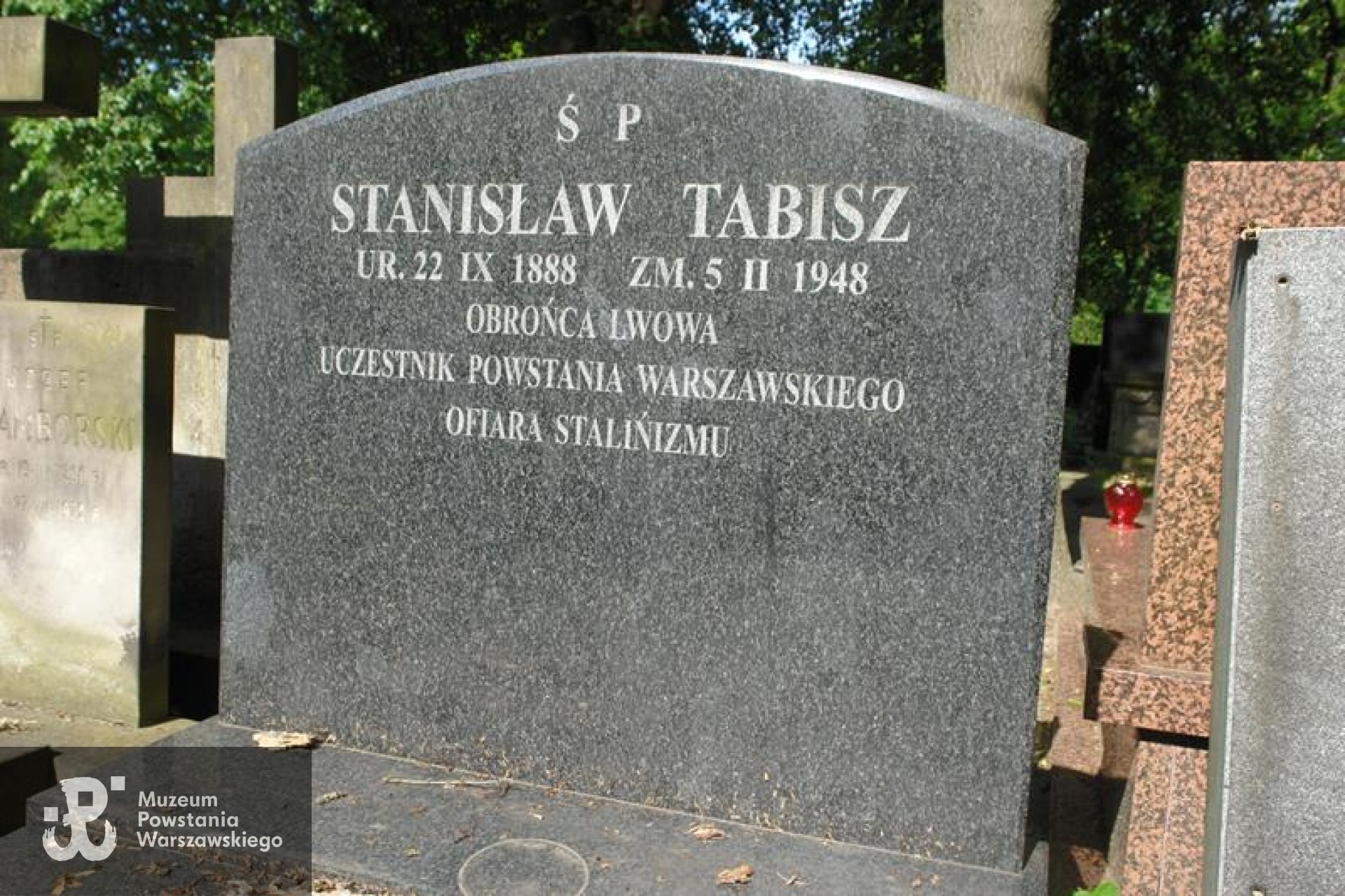 Grób na Starych Powązkach w Warszawie. Źródło: https://cmentarze.um.warszawa.pl/pomnik.aspx?pom_id=36126 [dostęp: 10.02.2026].