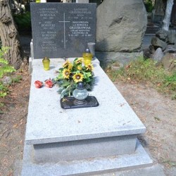 Źródło: https://cmentarze.um.warszawa.pl/pomnik.aspx?pom_id=49238 [dostęp: 16.10.2025].