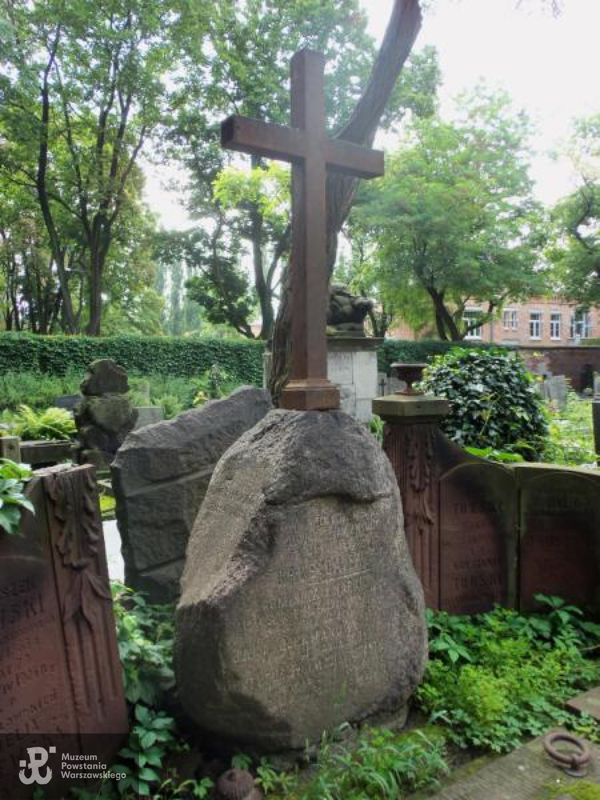 Źródło: https://cmentarze.um.warszawa.pl/pomnik.aspx?pom_id=11645 [dostęp: 10.04.2025].