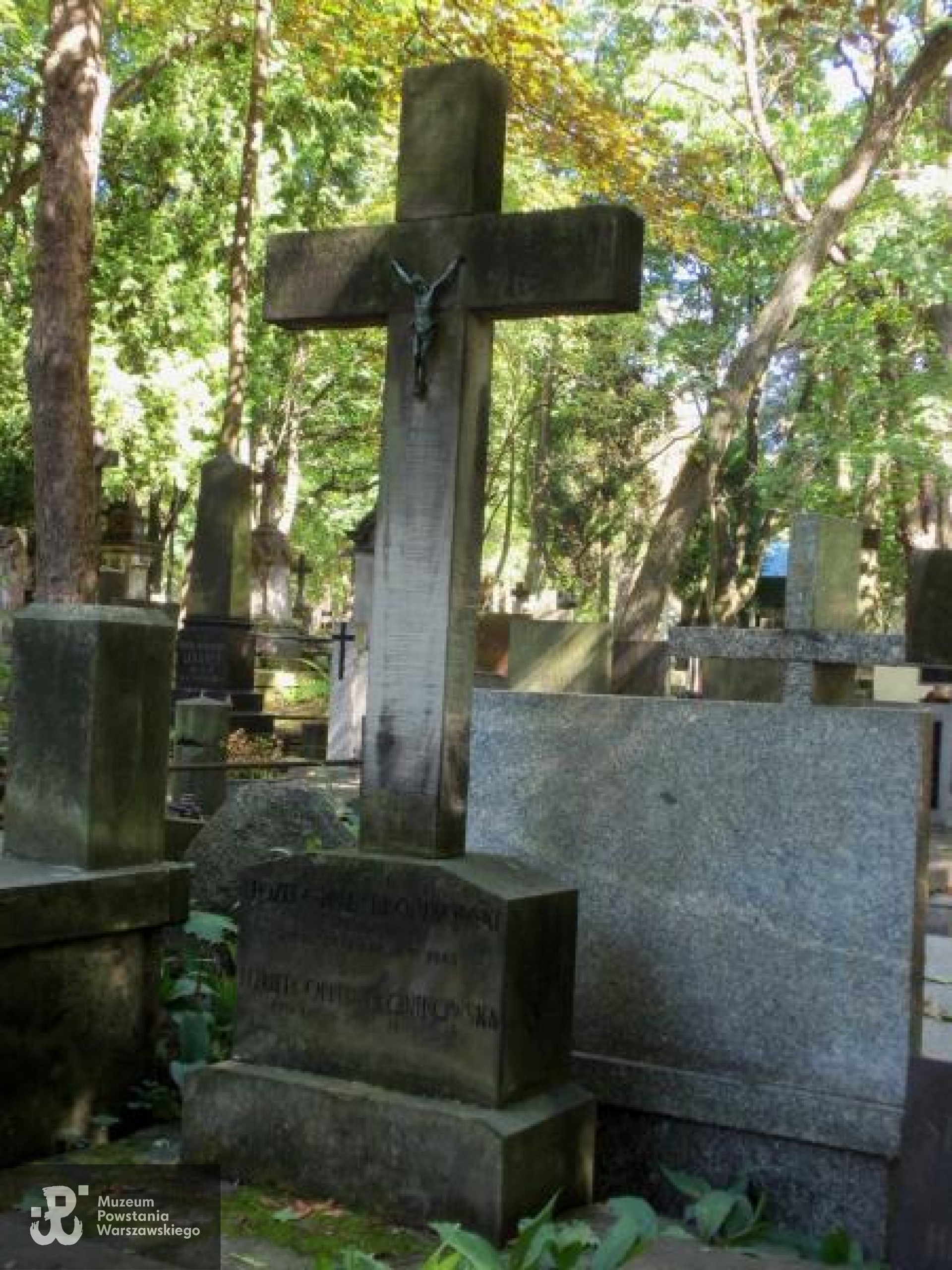 Źródło: https://cmentarze.um.warszawa.pl/pomnik.aspx?pom_id=27001 [dostęp: 10.04.2025].