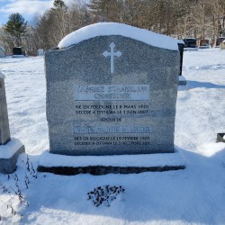 Źródło: https://www.findagrave.com/memorial/233898905/janusz-stanislaw-chmielnik [dostęp: 02.09.2025].