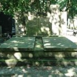 Źródło: https://cmentarze.um.warszawa.pl/pomnik.aspx?pom_id=45377 [dostęp: 10.04.2025].