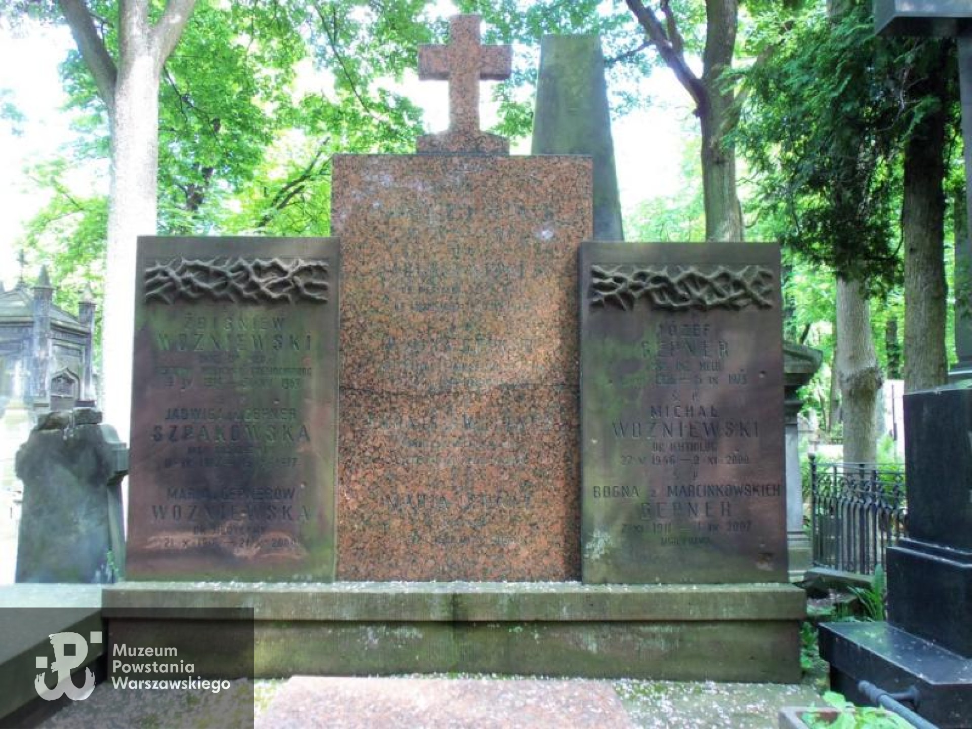 Źródło: https://cmentarze.um.warszawa.pl/pomnik.aspx?pom_id=18238 [dostęp: 16.04.2026].