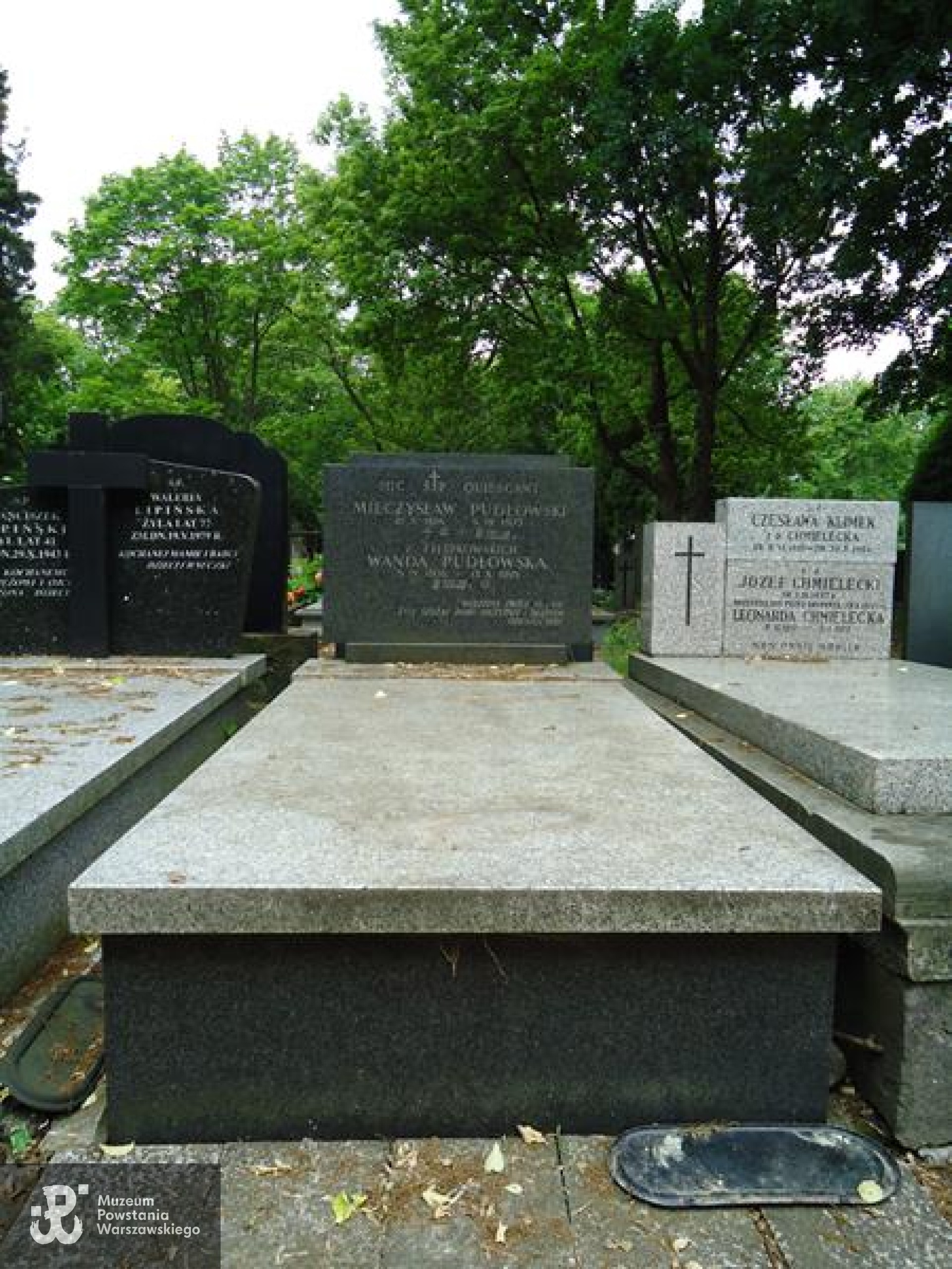 Źródło: https://cmentarze.um.warszawa.pl/pomnik.aspx?pom_id=43640 [dostęp: 29.01.2026].