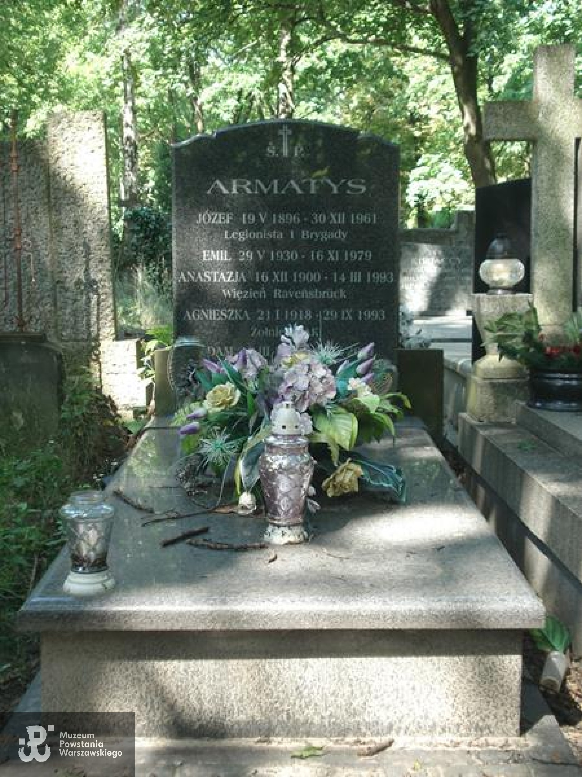 Źródło: https://cmentarze.um.warszawa.pl/pomnik.aspx?pom_id=65078 [dostęp: 24.04.2025].