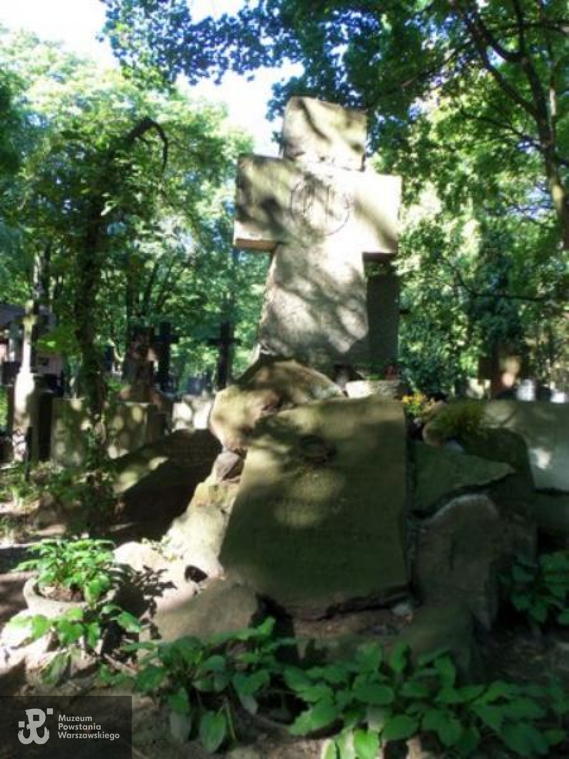 Źródło: https://cmentarze.um.warszawa.pl/pomnik.aspx?pom_id=27411 [dostęp: 1.07.2026].