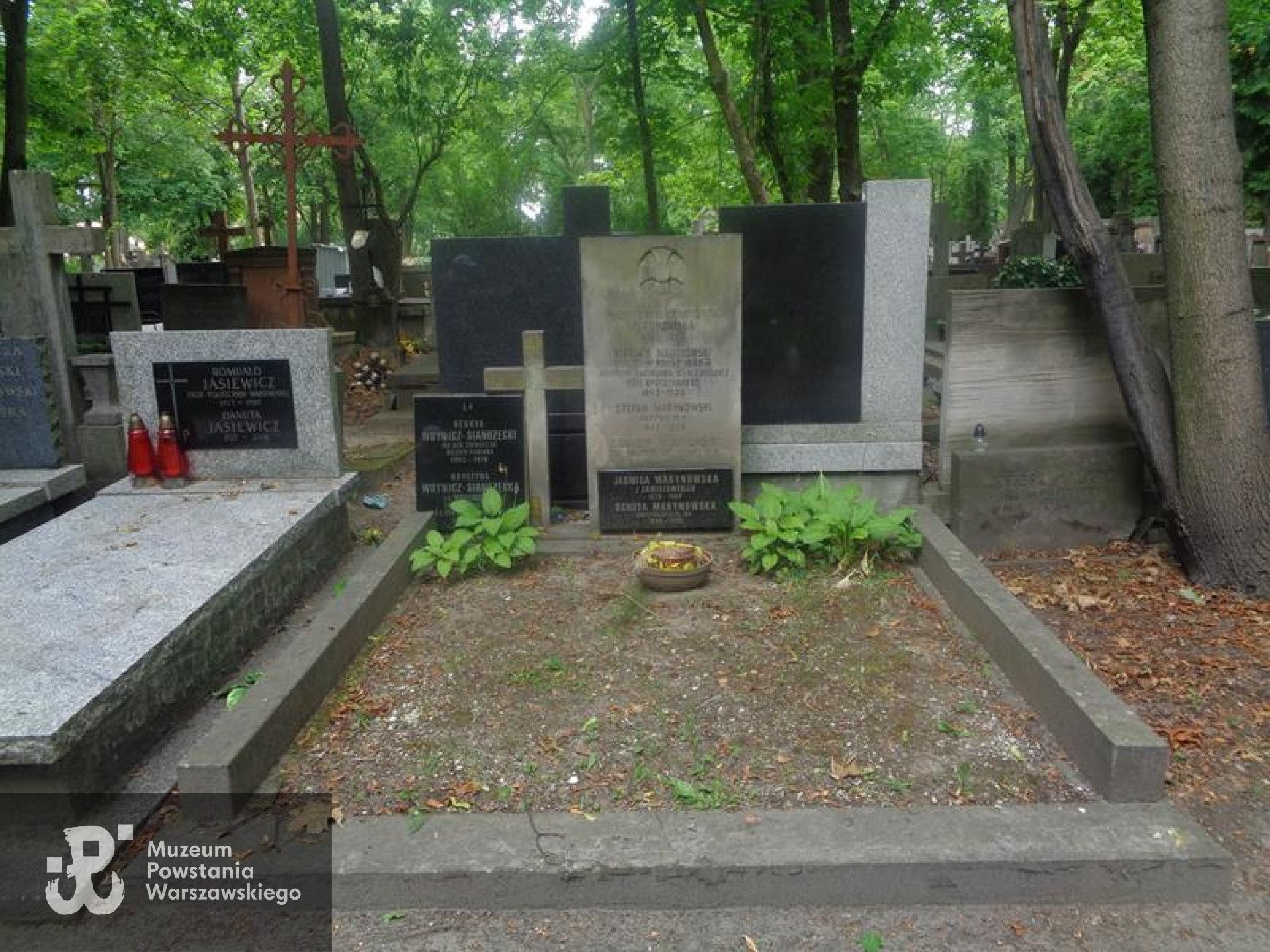 Źródło: https://cmentarze.um.warszawa.pl/pomnik.aspx?pom_id=50251 [dostęp: 07.01.2026].