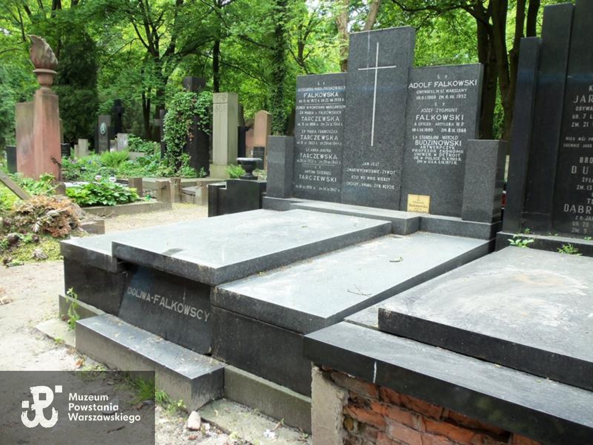 Źródło: https://cmentarze.um.warszawa.pl/pomnik.aspx?pom_id=34098 [dostęp: 26.01.2026].