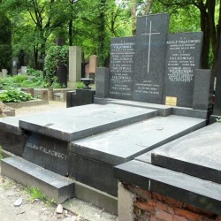 Źródło: https://cmentarze.um.warszawa.pl/pomnik.aspx?pom_id=34098 [dostęp: 26.01.2026].