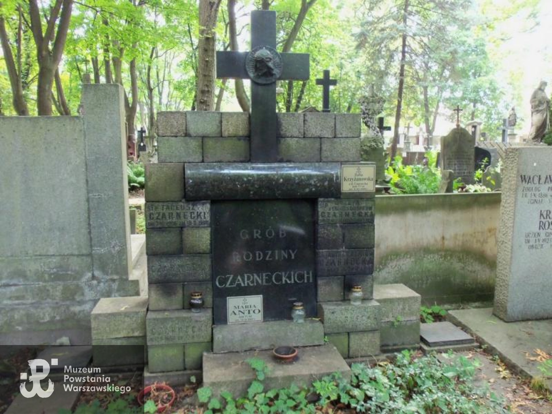 Źródło: https://cmentarze.um.warszawa.pl/pomnik.aspx?pom_id=17642 [dostęp: 18.09.2025].