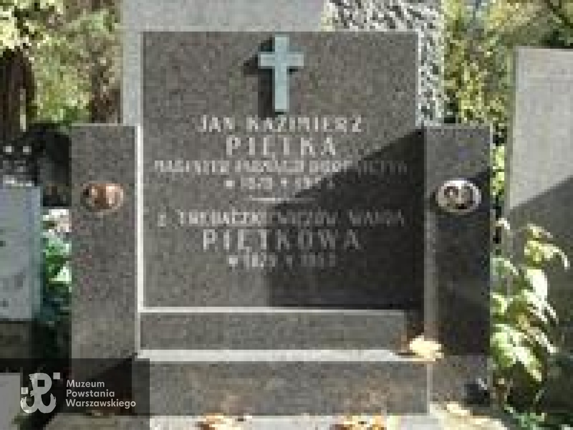 Źródło: https://cmentarze.um.warszawa.pl/pomnik.aspx?pom_id=43912 [dostęp: 10.04.2025].