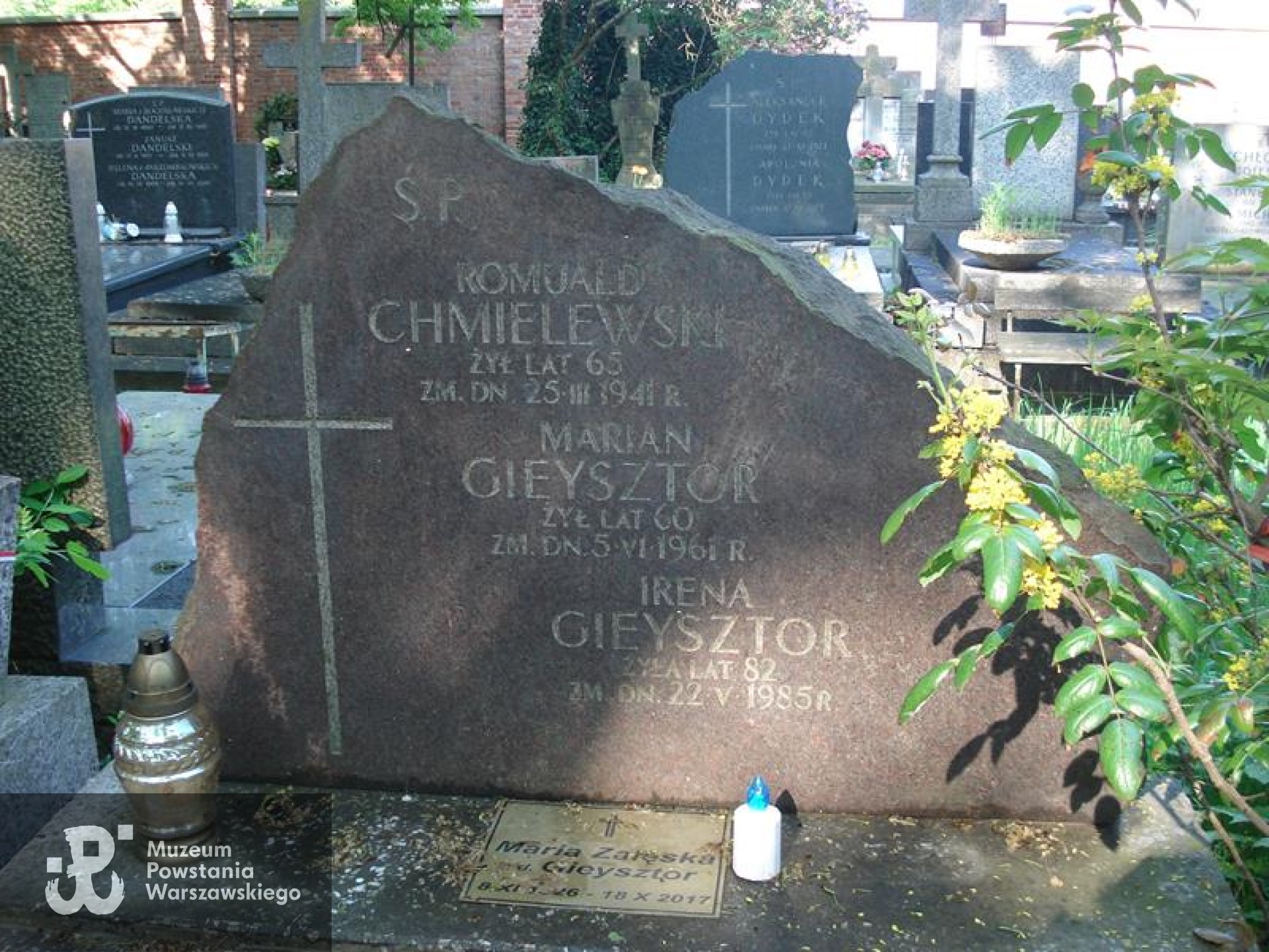 Źródło: https://cmentarze.um.warszawa.pl/pomnik.aspx?pom_id=61247 [dostęp: 16.03.2026].