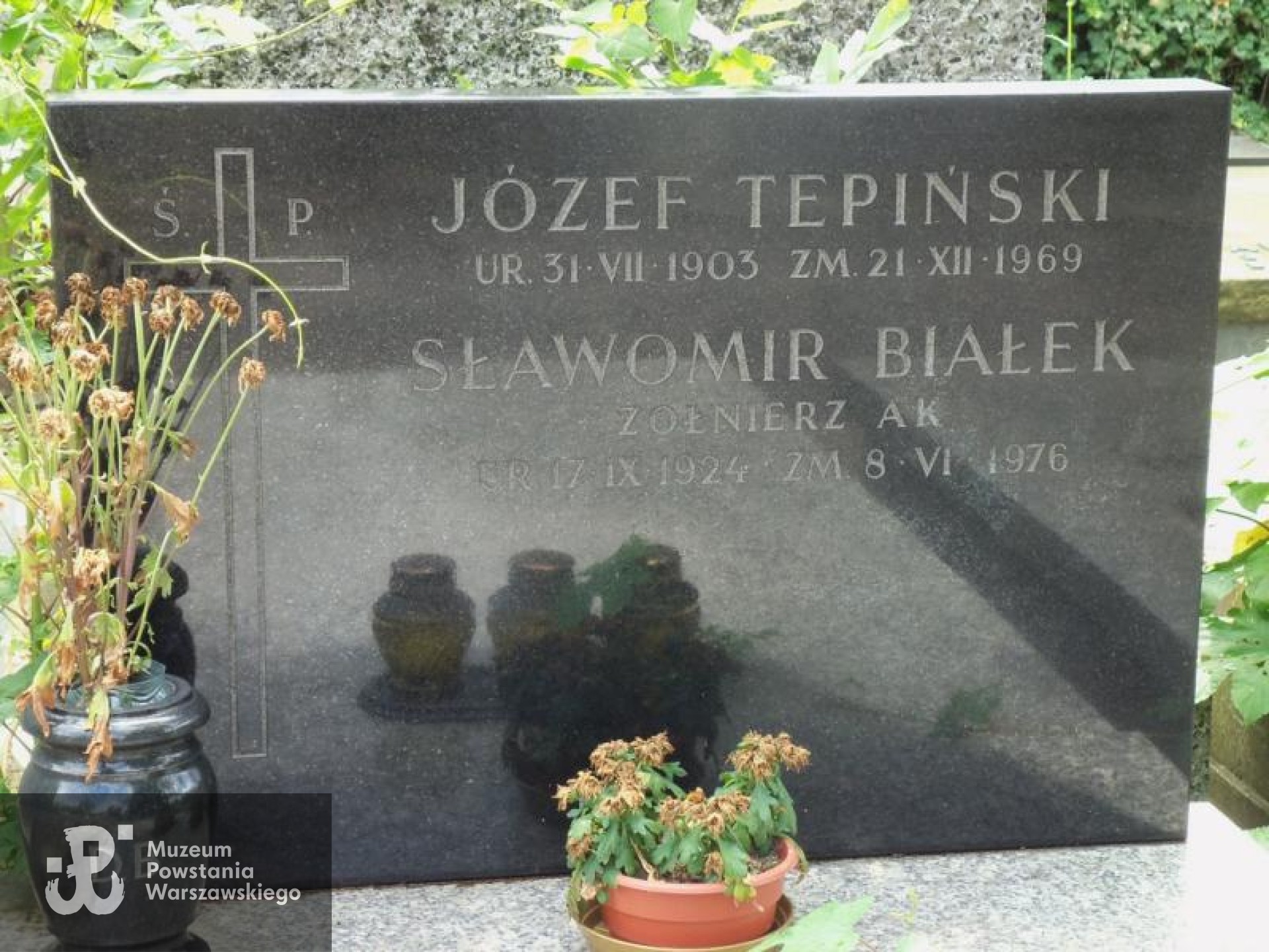 Źródło: https://cmentarze.um.warszawa.pl/pomnik.aspx?pom_id=20295 [dostęp: 20.05.2025].