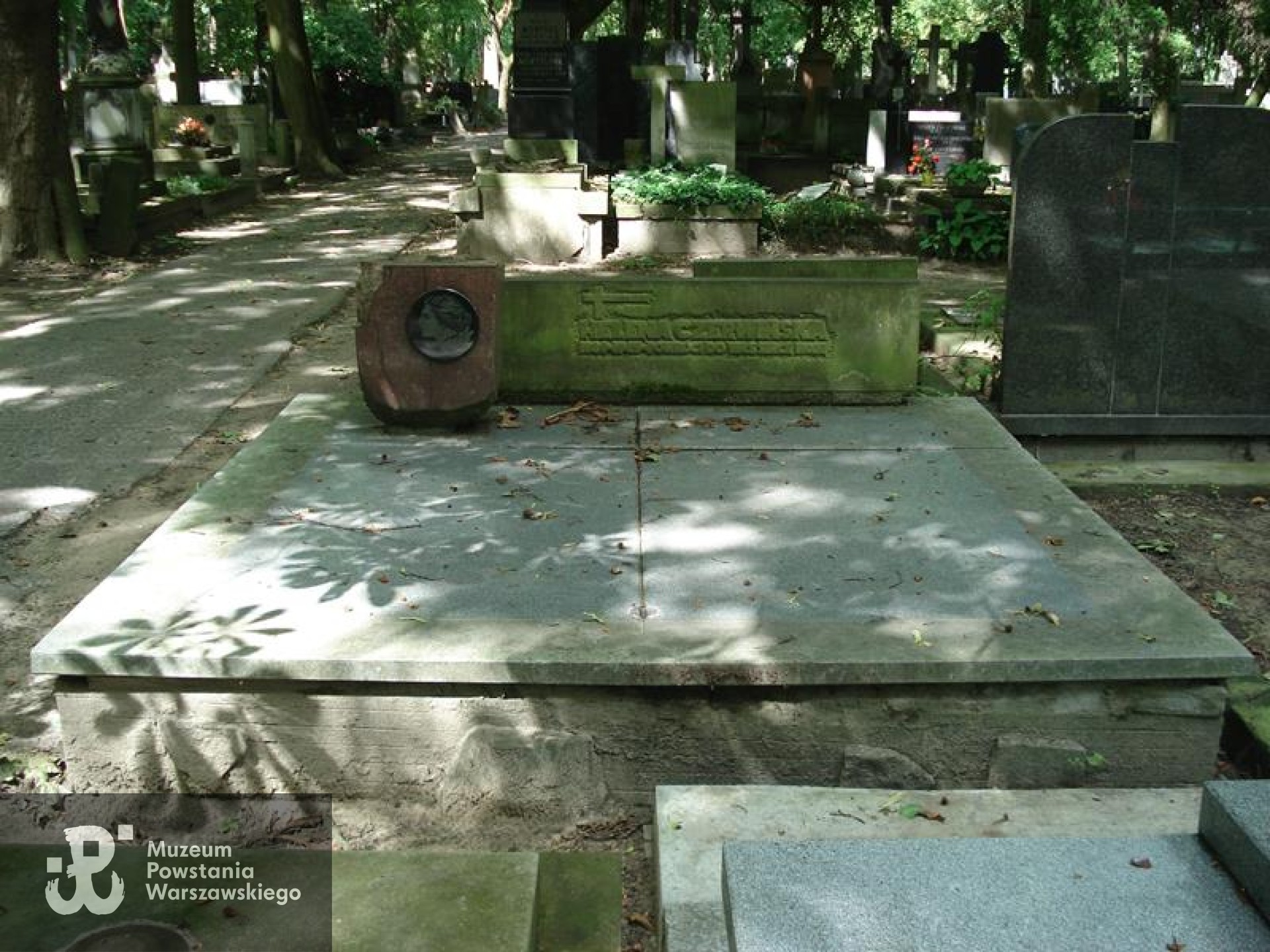 Źródło: https://cmentarze.um.warszawa.pl/pomnik.aspx?pom_id=45493 [dostęp: 14.05.2025].