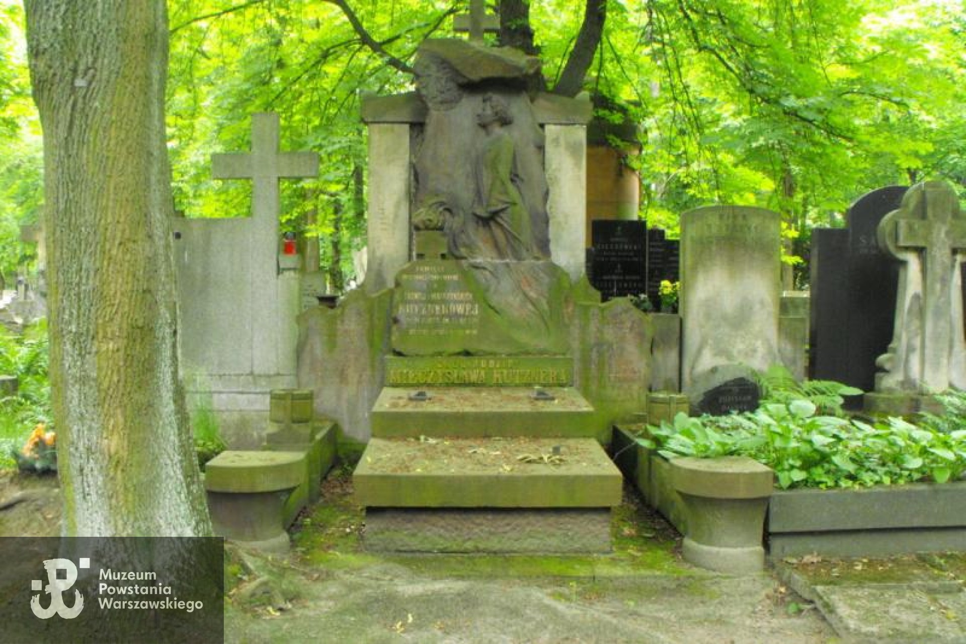 Źródło: https://cmentarze.um.warszawa.pl/pomnik.aspx?pom_id=19264 [dostęp: 9.04.2025].