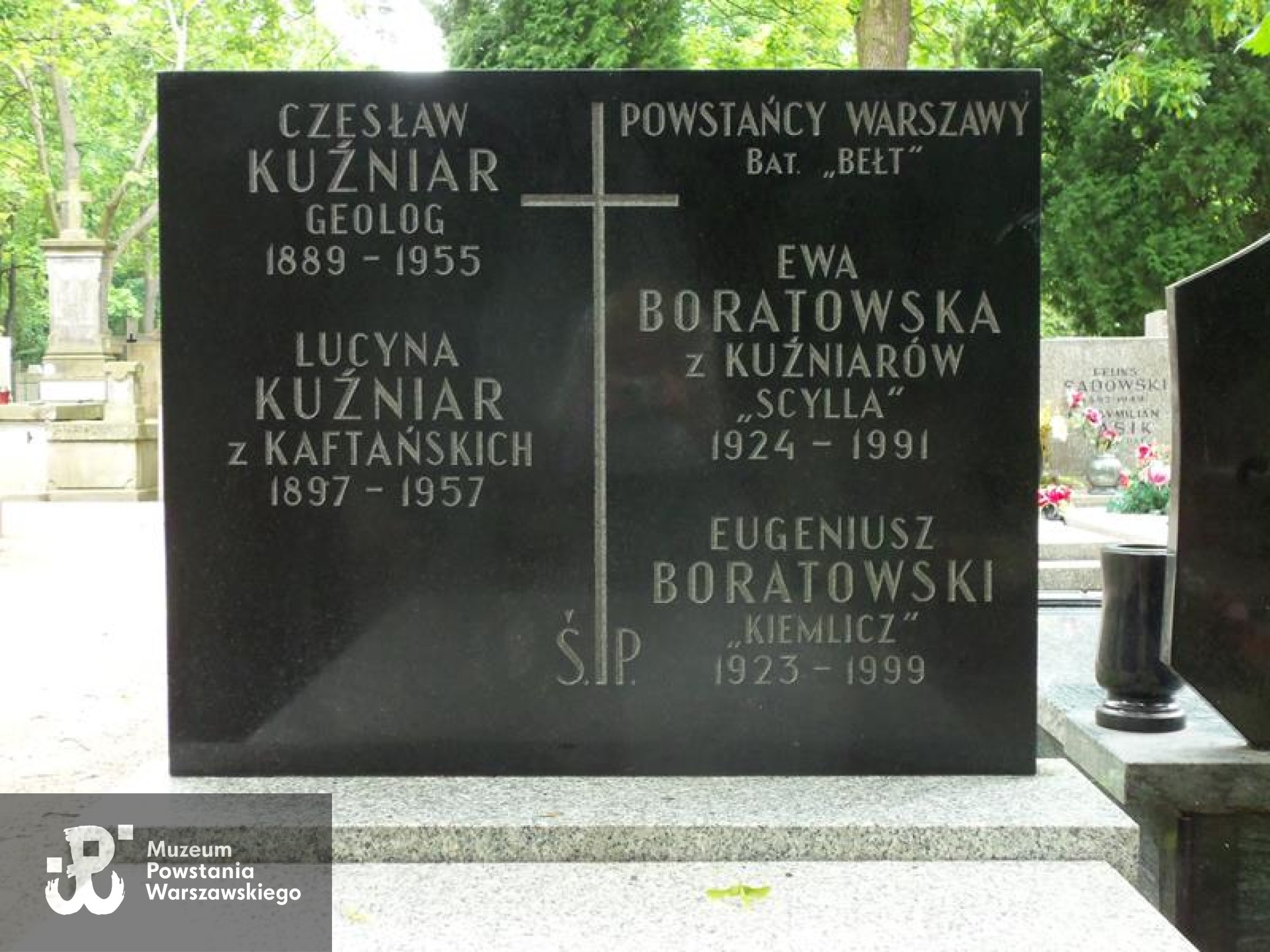 Źródło: https://cmentarze.um.warszawa.pl/pomnik.aspx?pom_id=32701 [dostęp: 03.06.2025].