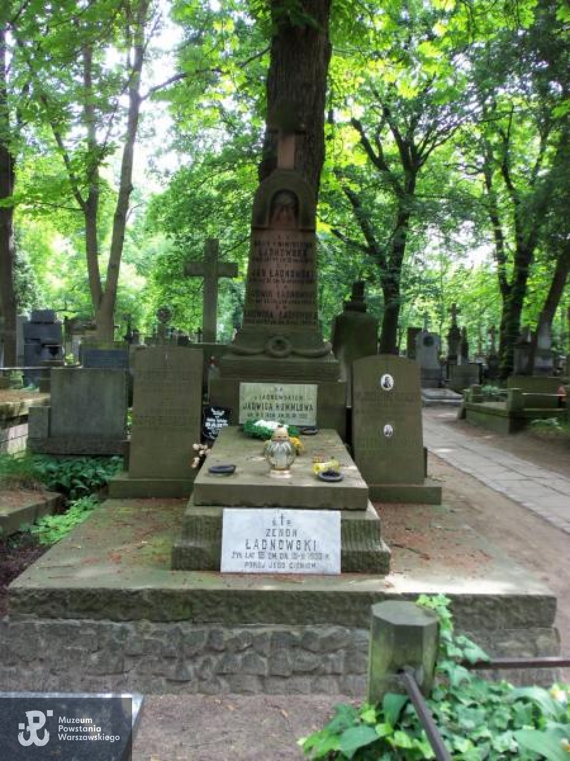 Źródło: https://cmentarze.um.warszawa.pl/pomnik.aspx?pom_id=18729 [dostęp: 2.06.2026].