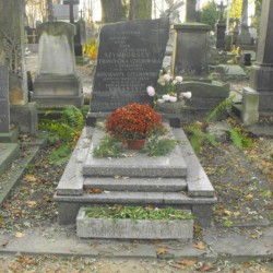 Źródło: https://cmentarze.um.warszawa.pl/pomnik.aspx?pom_id=14650 [dostęp: 12.05.2025].