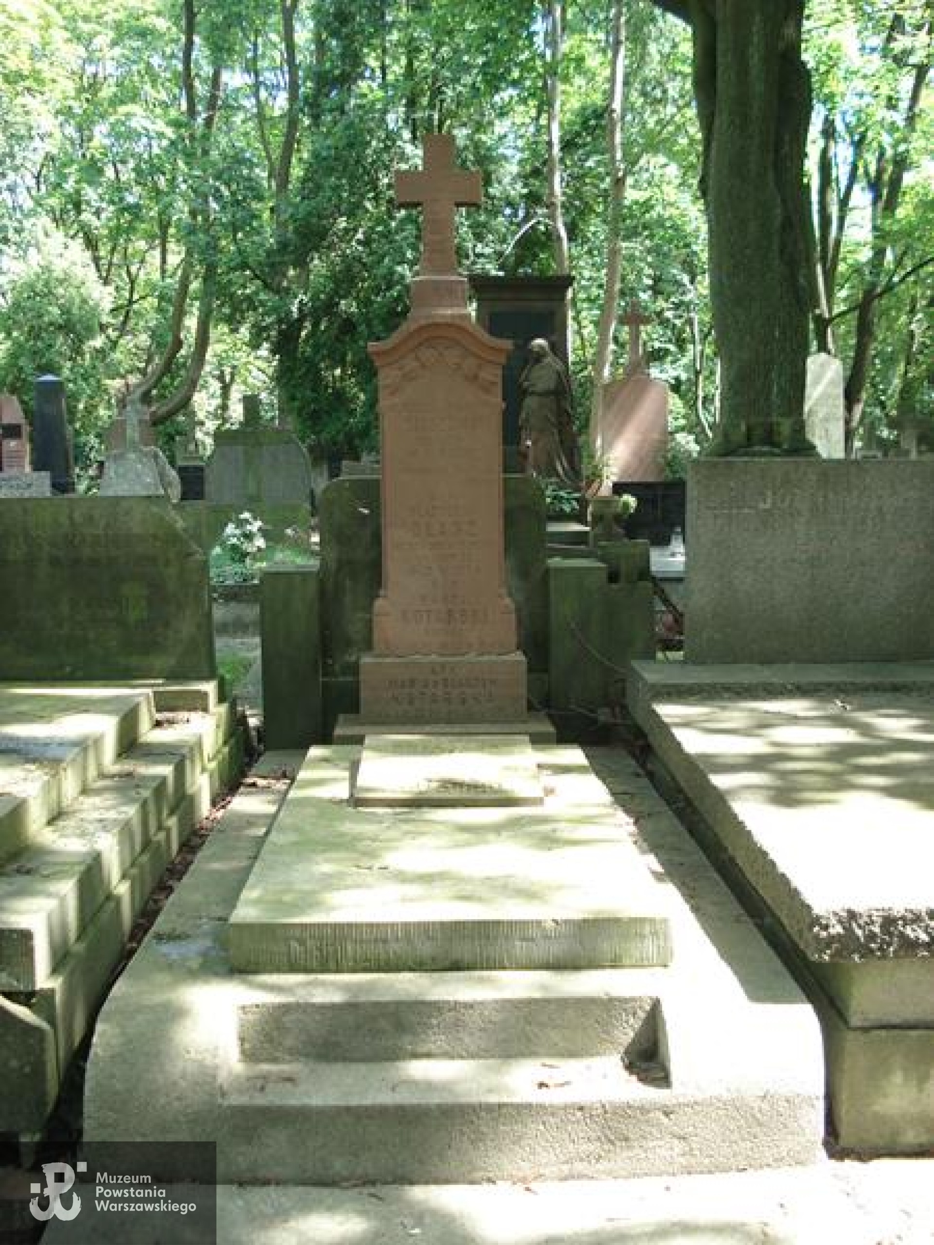 Źródło: https://cmentarze.um.warszawa.pl/pomnik.aspx?pom_id=46480 [dostęp: 9.04.2025].