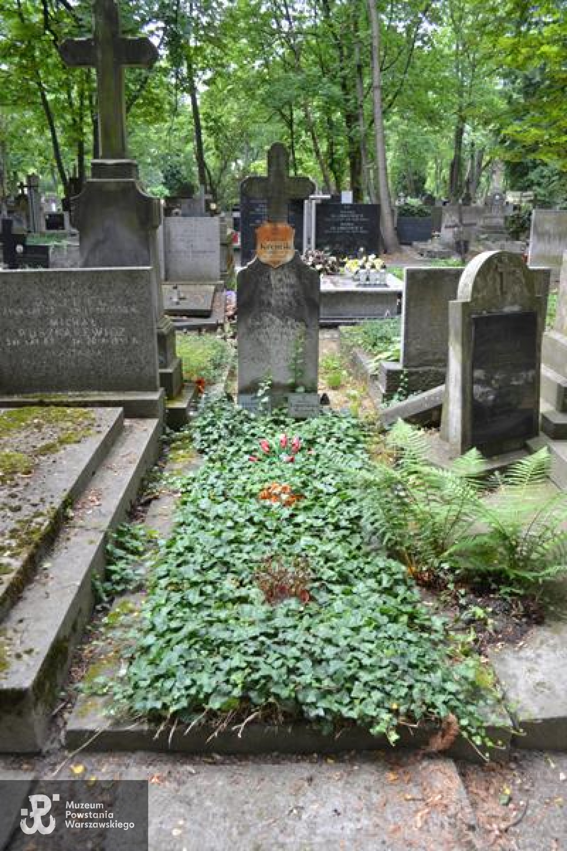 Źródło: https://cmentarze.um.warszawa.pl/pomnik.aspx?pom_id=49832 [dostęp: 9.04.2025].