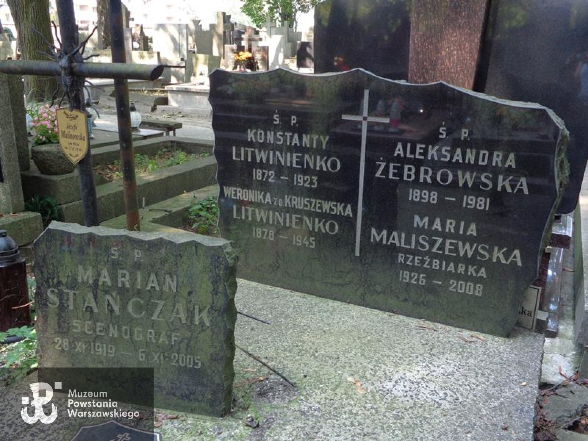 Źródło: https://cmentarze.um.warszawa.pl/pomnik.aspx?pom_id=66465 [dostęp: 23.04.2025].