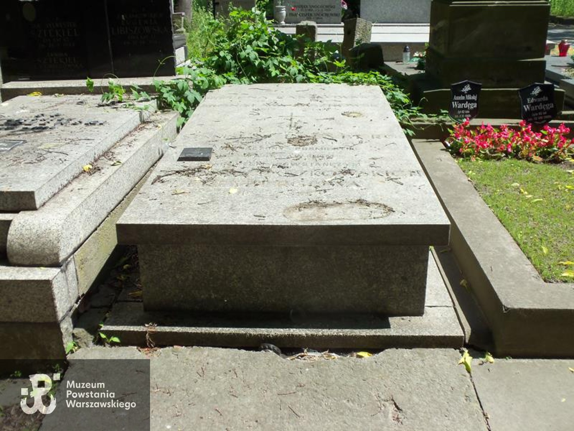 Źródło: https://cmentarze.um.warszawa.pl/pomnik.aspx?pom_id=33817 [dostęp: 03.02.2026].