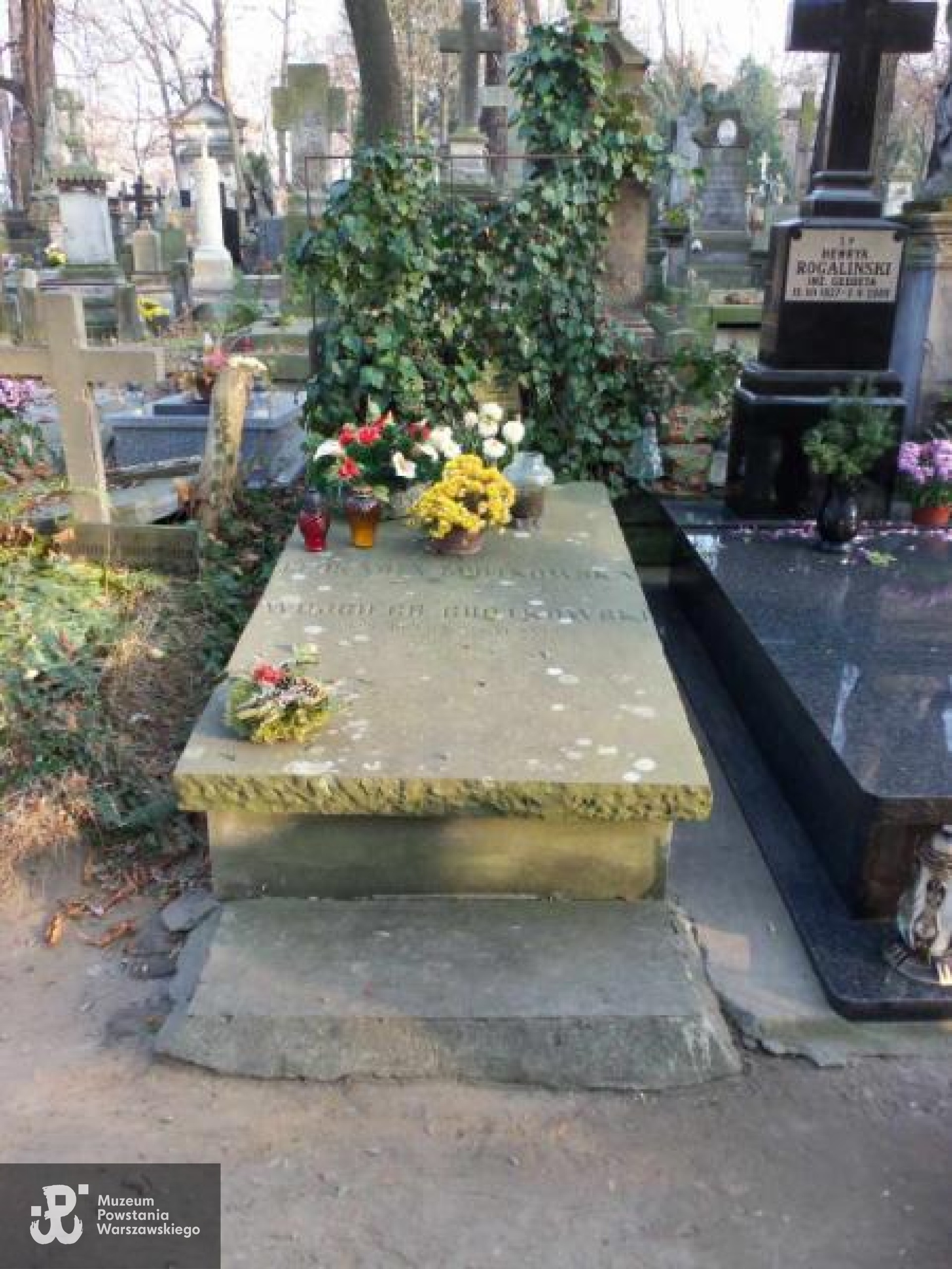 Źródło: https://cmentarze.um.warszawa.pl/pomnik.aspx?pom_id=15270 [dostęp: 04.09.2025].