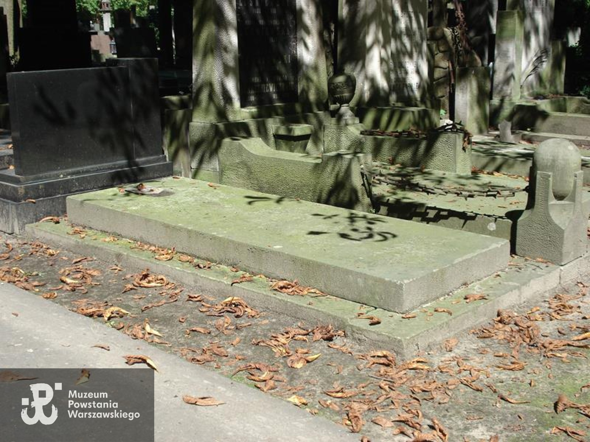 Źródło: https://cmentarze.um.warszawa.pl/pomnik.aspx?pom_id=46570 [dostęp: 07.01.2026].