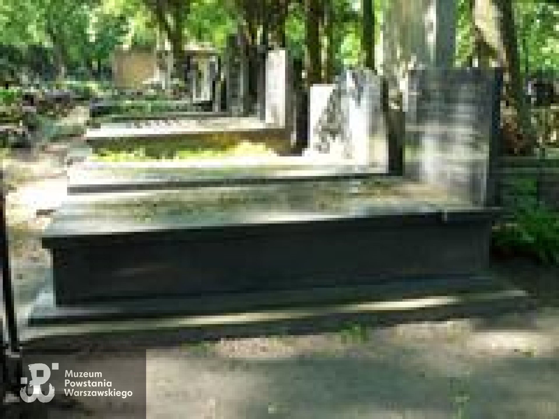 Źródło: https://cmentarze.um.warszawa.pl/pomnik.aspx?pom_id=39460 [dostęp: 10.04.2025].