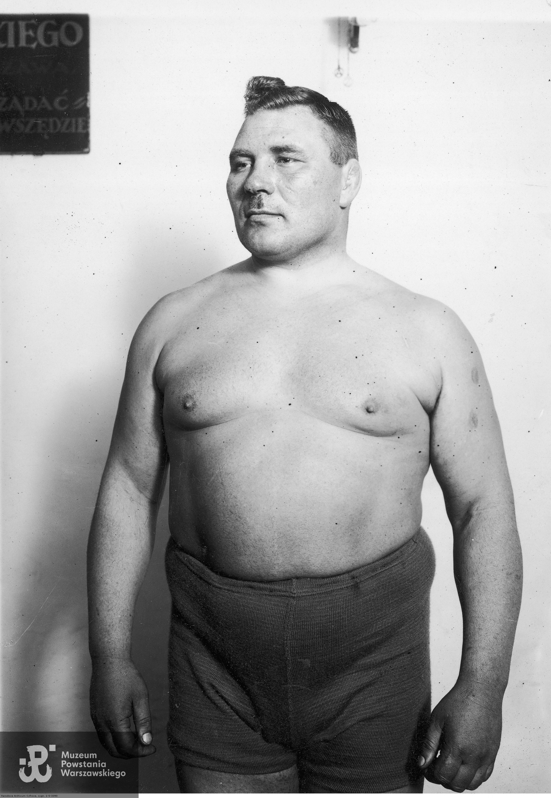Aleksander Garkowienko, zapaśćnik, 1935 r., fotografia ze zbiorów Narodowego Archiwum Cyfrowego sygnatura 1-S-3390