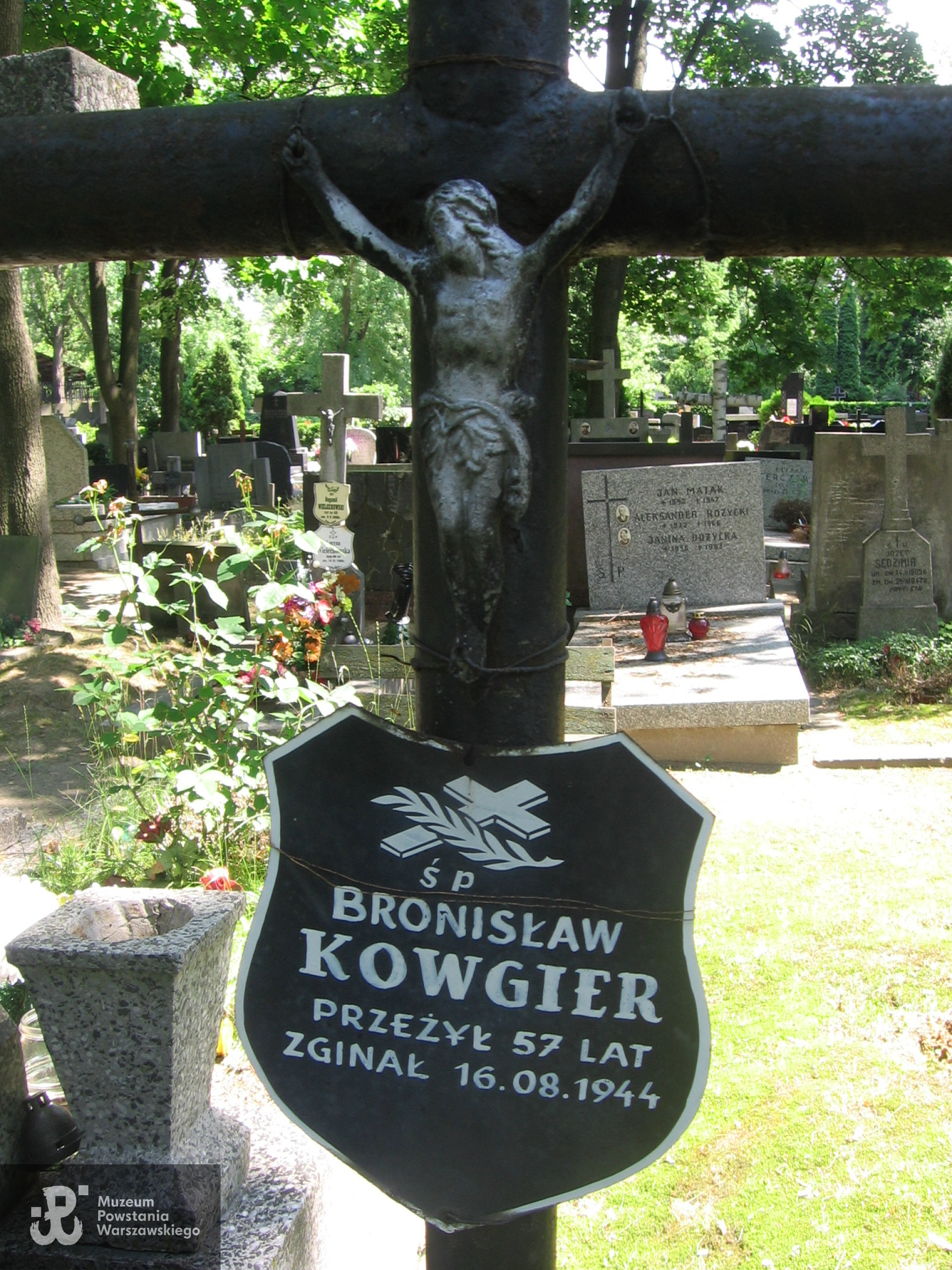 Grób Bronisława Kowgiera na cmentarzu Wojskowym na Powązkach kw. B, rz. 2, gr. 47, fot. Michał Kowgier