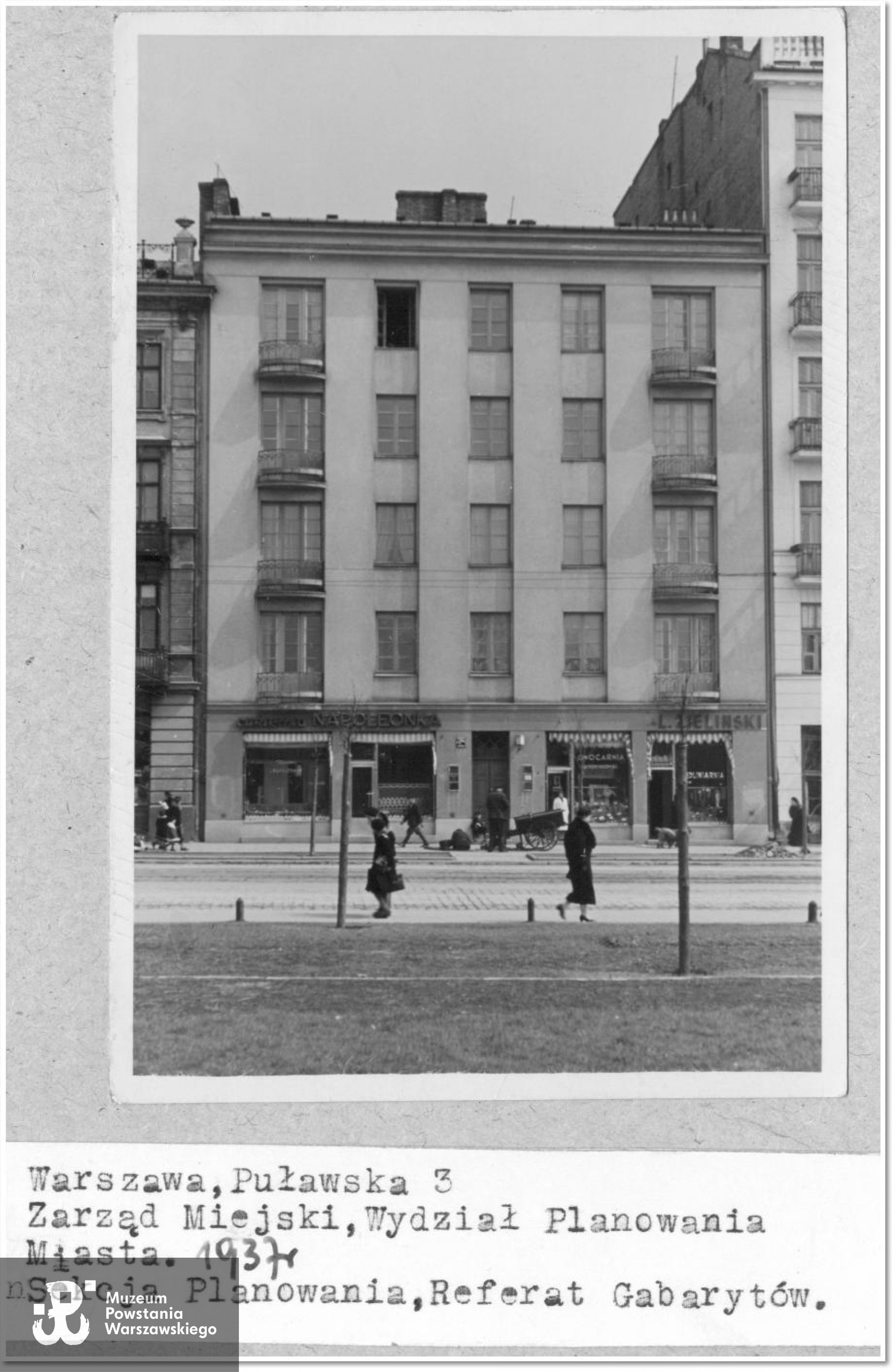 Budynek przy ul. Puławskiej 3. Miejsce skąd zabrana Artura Kołąkowskiego wraz z teściem Stefanem Żabowskim oraz bratem stryjecznym żony Edwardem Żabowskim, ze zbiorów Archiwum Państwowego m.st. Warszawy sygnatura 5281