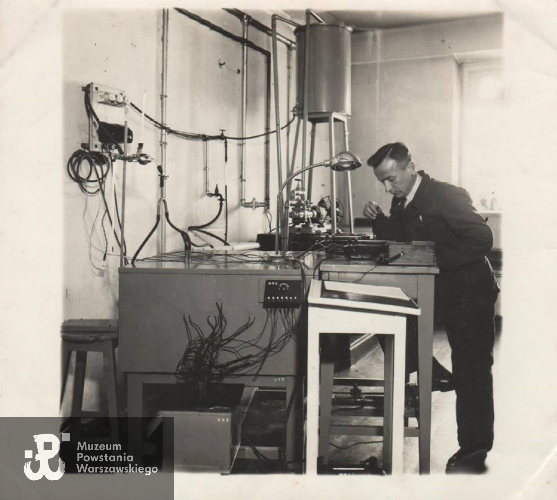 Fotografia wykonana 29.08.1938 r. w Warszawie  na terenie Chemicznego Instytutu Badawczego udostępniona przez Panią Betę Styś