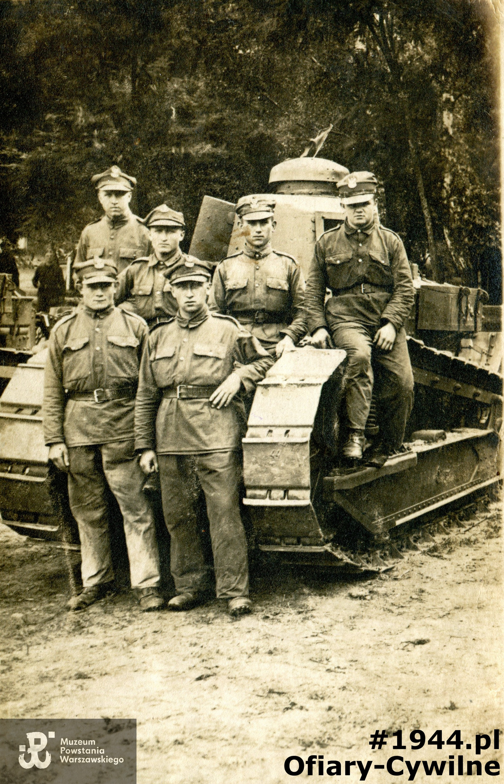 Zdjęcie ze zbiorów rodzinnych pani Reginy Borkowskiej z domu Karwat