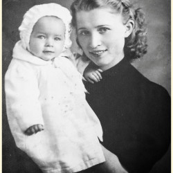 Helena wraz z córeczką Tereską tu ok. 11 miesięcy, zdjęcie udostępnił Pan Tomasza Wołukaniec
