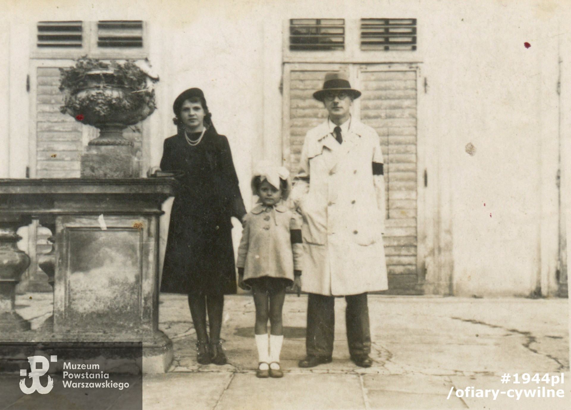 Rodzina Hykielów, fotografia wykonana w 1941 r. w Wilanowie, zbiory rodzine