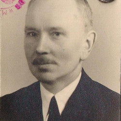 Józef Kosmala (1874-1944), fotografia z okupacyjnej kenkarty udostępniona przez Pana Jacka Kosmale