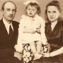 Maksymilian Wasik z żoną Marią i córką Emilią, Warszawa 1944