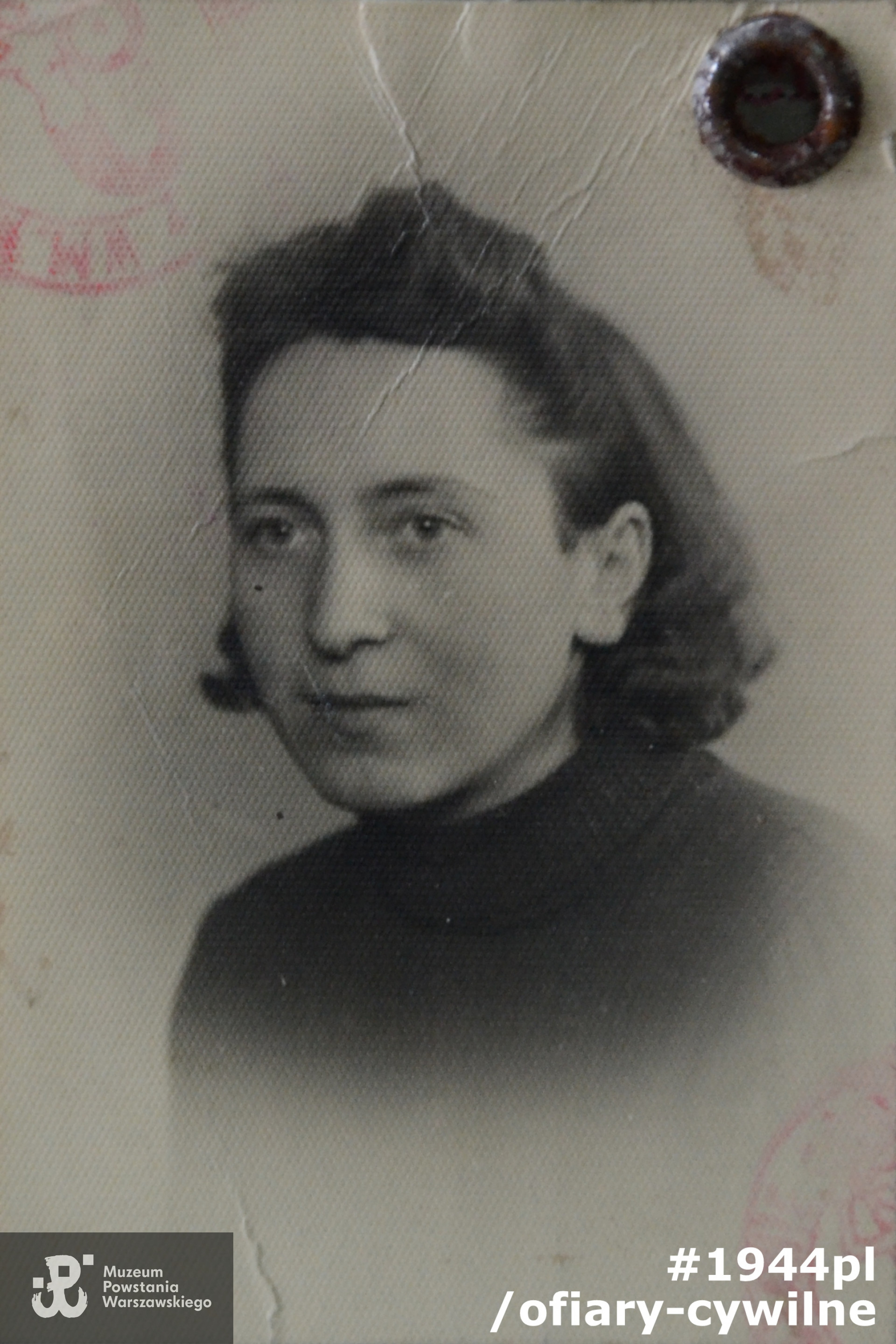 Sabina Staszewska (1912-1944), fotografia z okupacyjnej kenkarty znajdująca się w aktach sądu grodzkiego w Warszawie  o uznanie za zmarłego w zbiorach Archiwum Państwowego w Warszawie  Zespół nr 655 sygnatura 1/492