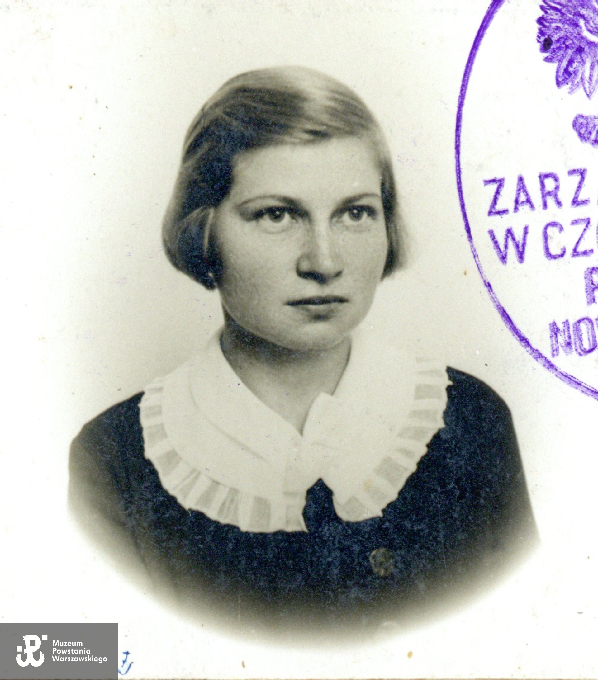 Waleria Krzemińska (1910-1944), fotografia z przedwojennego dowodu osobistego wydanego w 1937 r. (dowód w zbiorach Muzeum Powstania Warszawskiego, nr akc. P/9951, dar p. Andrzeja Dębskiego)